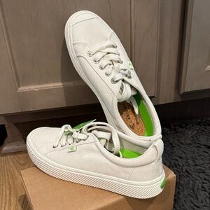 Cariuma white Sole Sneakers